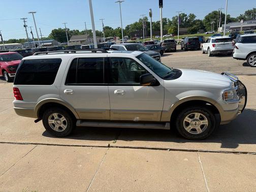White 2005 Ford Expedition Eddie Bauer