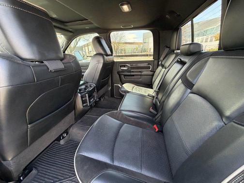 2022 RAM 3500 Laramie Crew Cab 4x4 8' Box