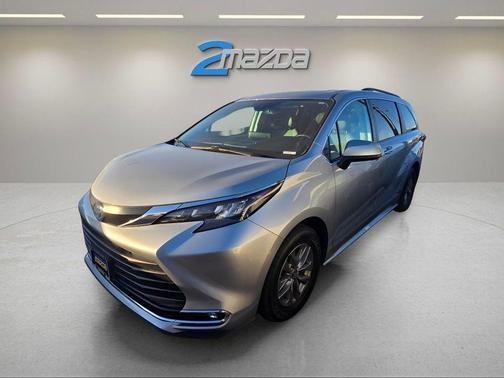 2024 Toyota Sienna XLE