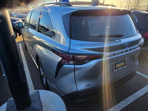 2024 Toyota Sienna XLE