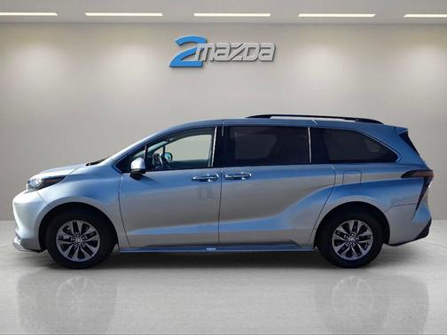 2024 Toyota Sienna XLE