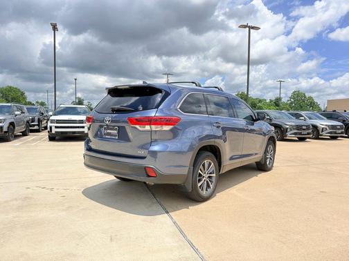 Shoreline Blue Pearl 2019 Toyota Highlander XLE