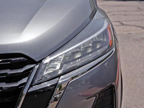 Gun Metallic 2024 Nissan Kicks SR