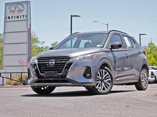 Gun Metallic 2024 Nissan Kicks SR