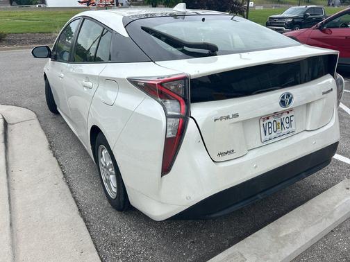Blizzard Pearl 2016 Toyota Prius Two Eco
