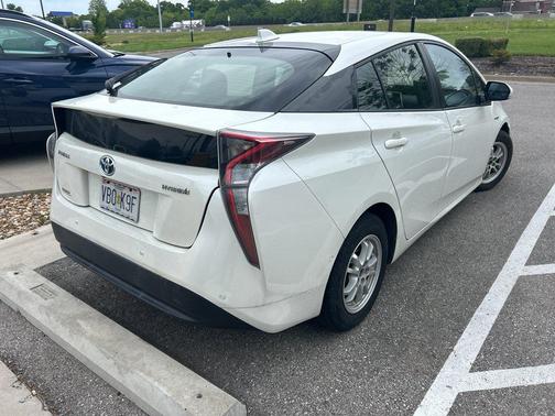 Blizzard Pearl 2016 Toyota Prius Two Eco