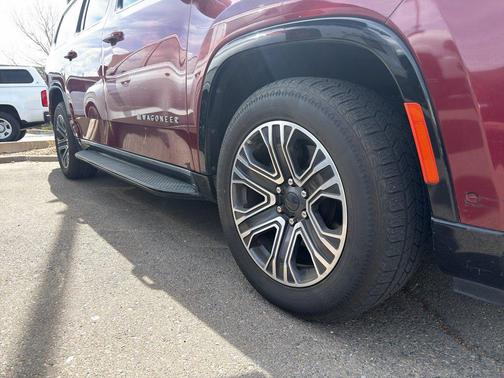 2023 Jeep Wagoneer L Series II 4x2