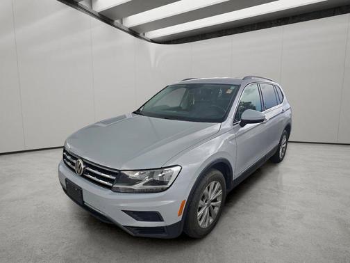 Platinum Gray Metallic 2018 Volkswagen Tiguan 2.0T SE 4MOTION