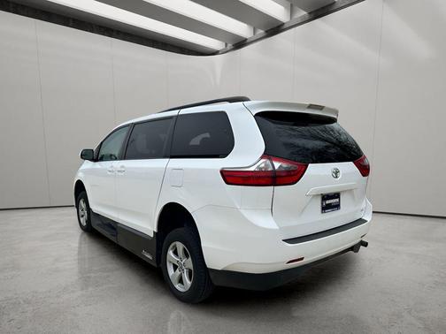 2020 Toyota Sienna LE