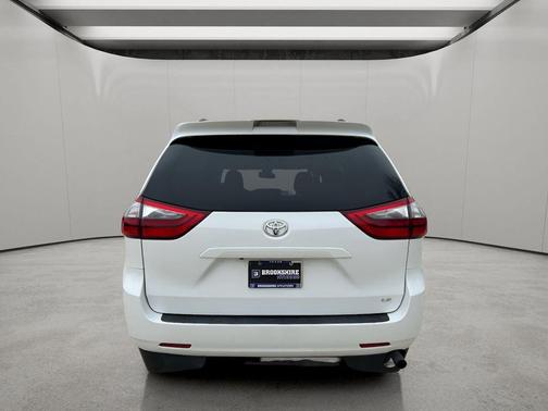2020 Toyota Sienna LE