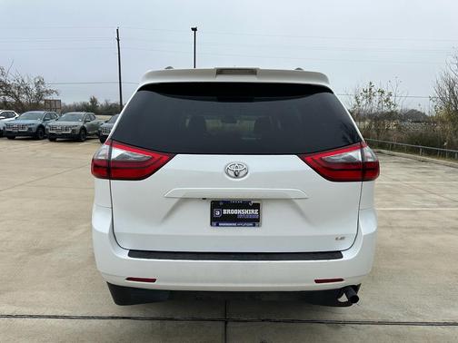 2020 Toyota Sienna LE