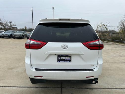 2020 Toyota Sienna LE