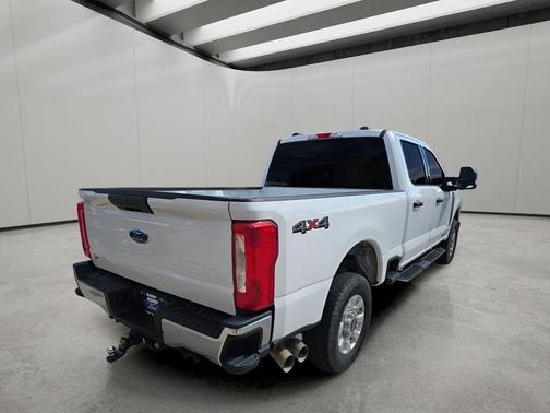 OXFORD WHITE 2024 Ford F-250 XLT
