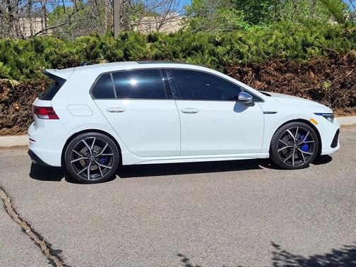 Pure White 2024 Volkswagen Golf R 2.0T DSG