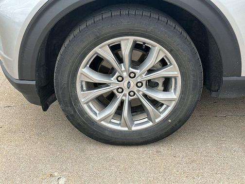 ICONIC SILVER METALLIC 2023 Ford Explorer XLT