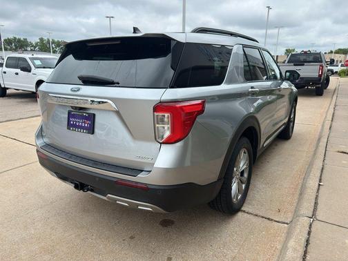 ICONIC SILVER METALLIC 2023 Ford Explorer XLT