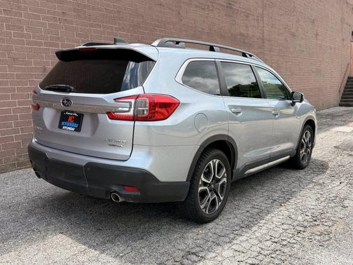 Ice Silver Metallic 2023 Subaru Ascent Limited 7-Passenger