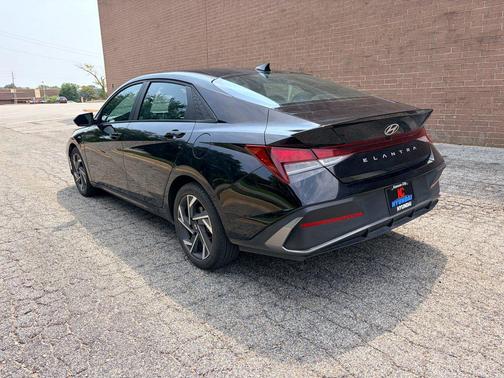Abyss Black 2025 Hyundai ELANTRA Sport