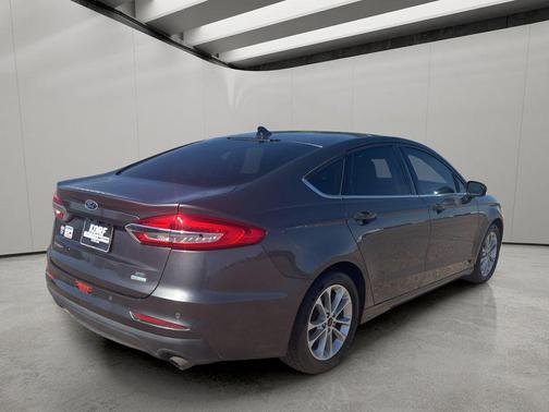 MAGNETIC METALLIC 2019 Ford Fusion SE