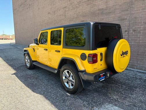 Hellayella Clearcoat 2019 Jeep Wrangler Unlimited Sahara