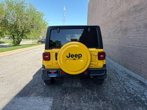 Hellayella Clearcoat 2019 Jeep Wrangler Unlimited Sahara