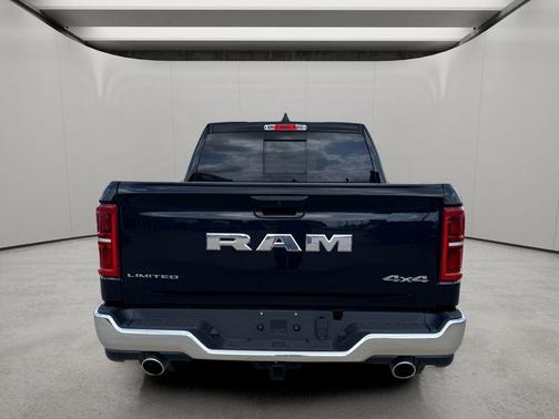 Diamond Black Crystal Pearlcoat 2026 RAM 1500 Limited