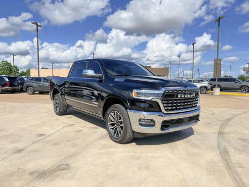Diamond Black Crystal Pearlcoat 2026 RAM 1500 Limited