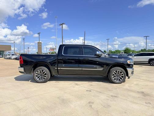 Diamond Black Crystal Pearlcoat 2026 RAM 1500 Limited