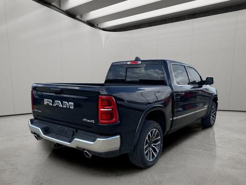 Diamond Black Crystal Pearlcoat 2026 RAM 1500 Limited