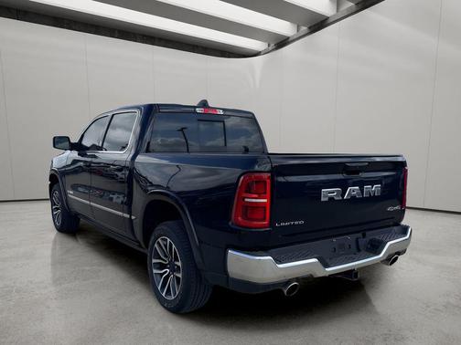 Diamond Black Crystal Pearlcoat 2026 RAM 1500 Limited