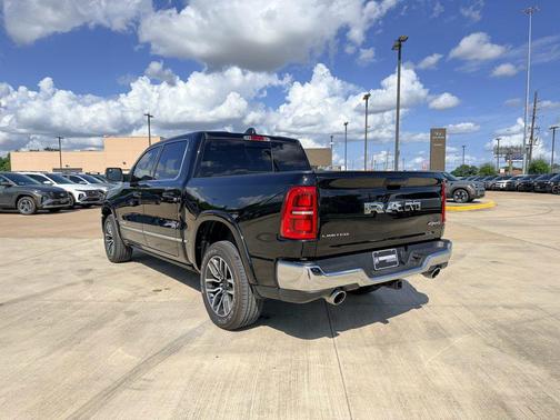 Diamond Black Crystal Pearlcoat 2026 RAM 1500 Limited