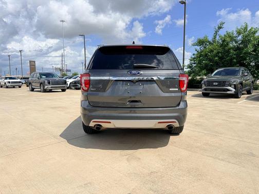 MAGNETIC METALLIC 2016 Ford Explorer XLT