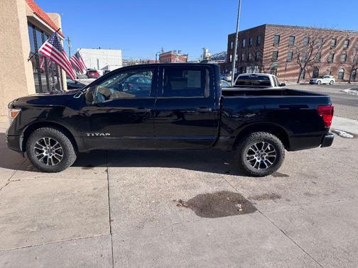 2023 Nissan Titan SV