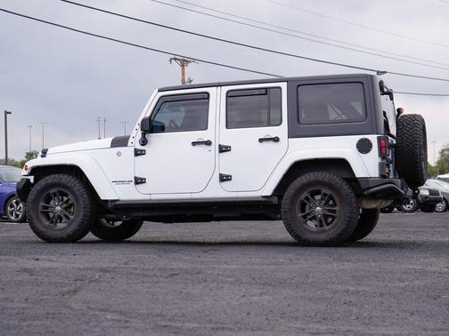 Bright White Clearcoat 2017 Jeep Wrangler Unlimited Winter 4x4