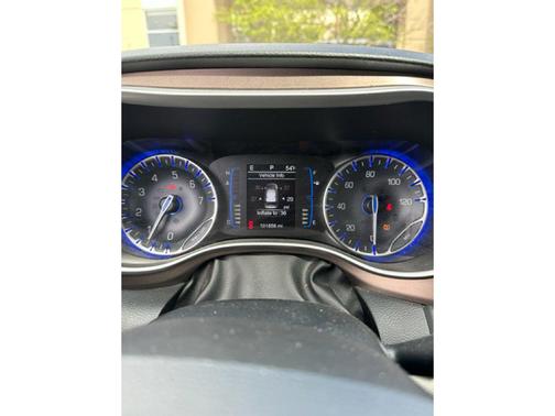 Bright White Clearcoat 2017 Chrysler Pacifica Touring-L