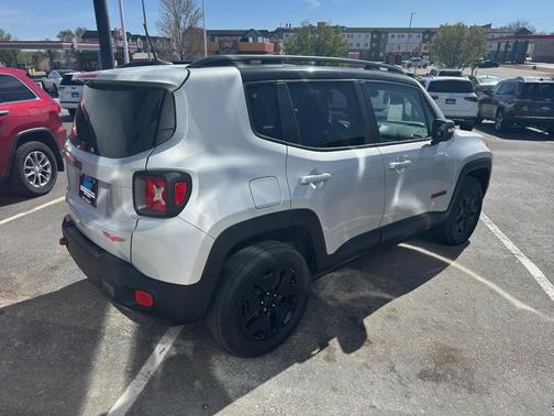 Glacier Metallic 2018 Jeep Renegade Trailhawk