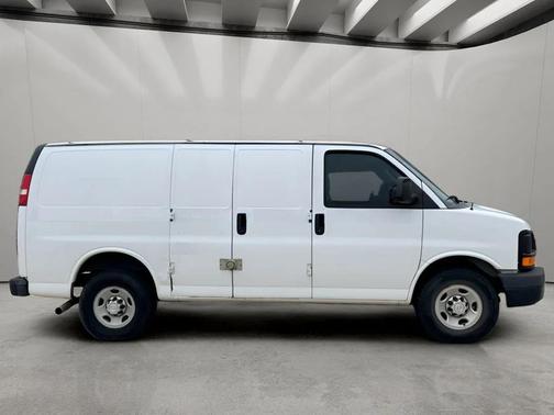 Summit White 2016 Chevrolet Express 2500 Work Van
