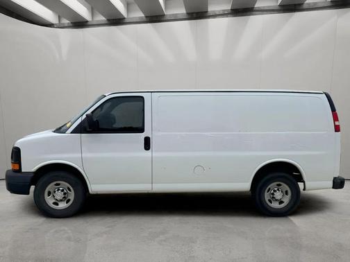 Summit White 2016 Chevrolet Express 2500 Work Van
