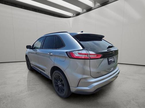 ICONIC SILVER 2022 Ford Edge SE