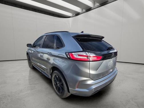 ICONIC SILVER 2022 Ford Edge SE