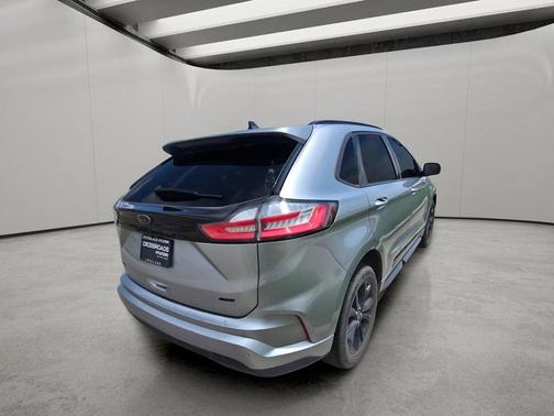 ICONIC SILVER 2022 Ford Edge SE