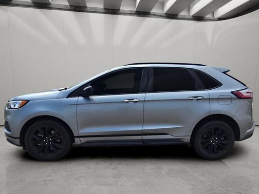ICONIC SILVER 2022 Ford Edge SE