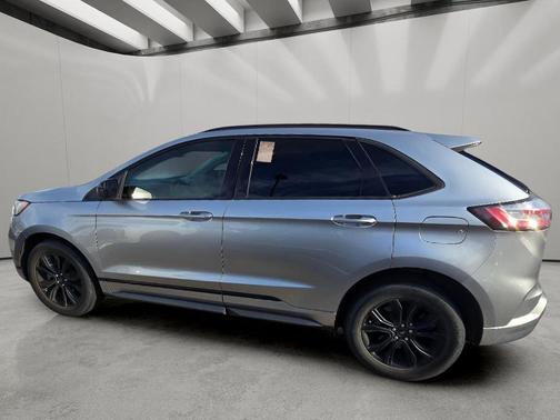 ICONIC SILVER 2022 Ford Edge SE