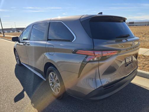 2022 Toyota Sienna XLE
