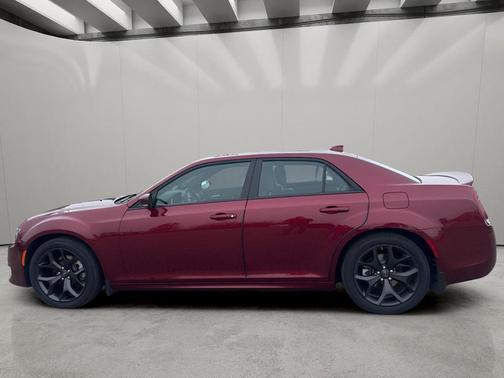 Velvet Red Pearlcoat 2022 Chrysler 300 S