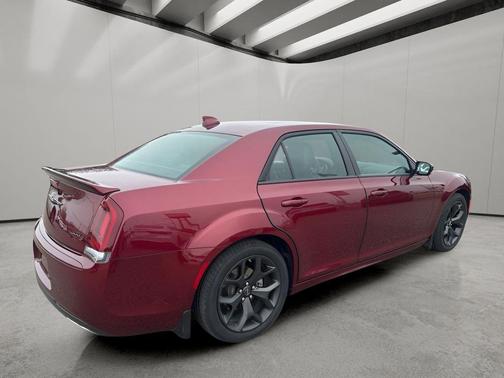 Velvet Red Pearlcoat 2022 Chrysler 300 S
