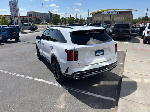 Glacial White Pearl 2023 Kia Sorento SX