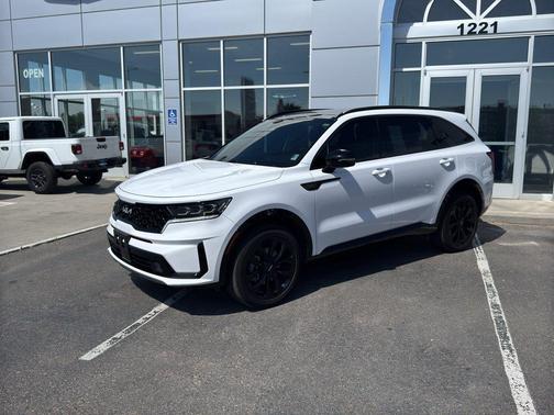 Glacial White Pearl 2023 Kia Sorento SX