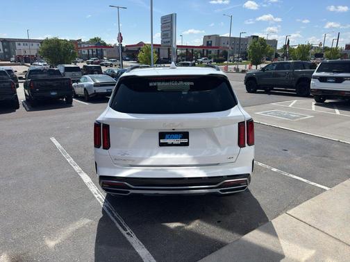 Glacial White Pearl 2023 Kia Sorento SX