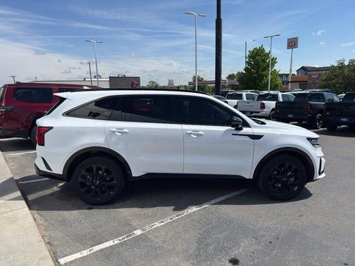 Glacial White Pearl 2023 Kia Sorento SX